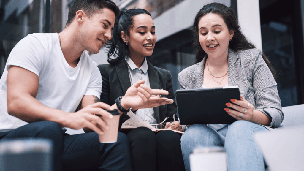Using Apps and Tools to Enhance Your Messaging Game